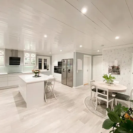 Idyllisk Smabruk I Grimstad. 25min Fra Dyreparken Villa